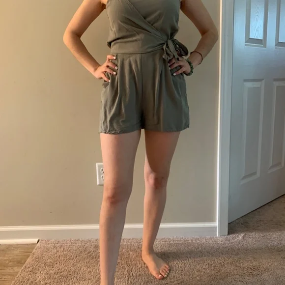 Romper - Picture 2 of 3